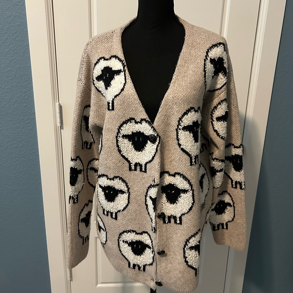 Woolrich Beige Sheep Pattern Cardigan Size Medium *Reasonable Offers Welcome*
